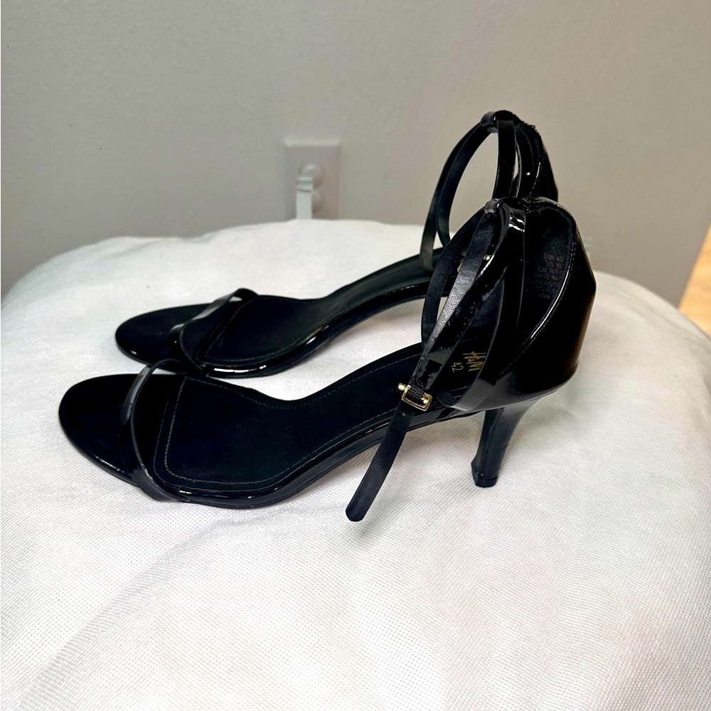 H&M mildly used strapping sandals